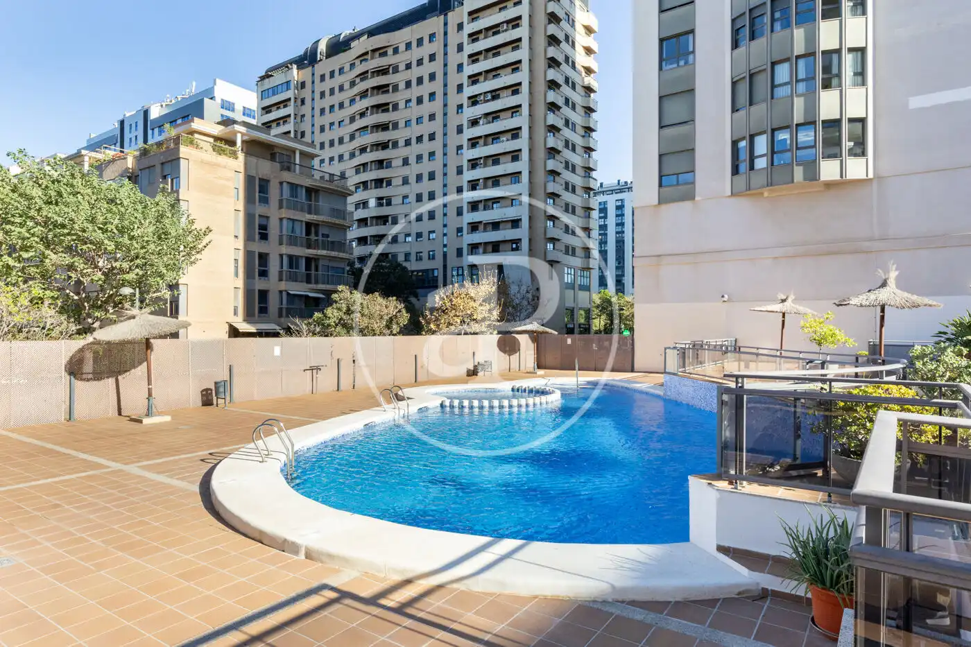 Swimming pool of Flat for sale in Valencia  with Air Conditioner, Heating and Private garden