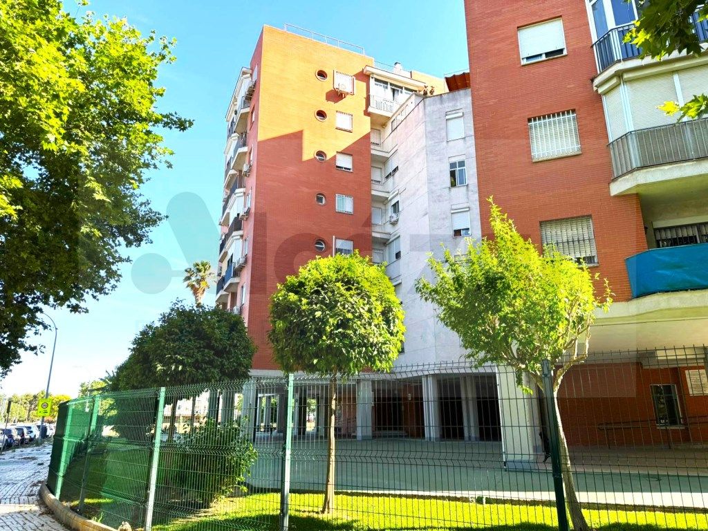 Flat for sale in Avenida Deporte El, 19, Colores -  Entreparques, Este - Alcosa- Torreblanca,  Sevilla Capital