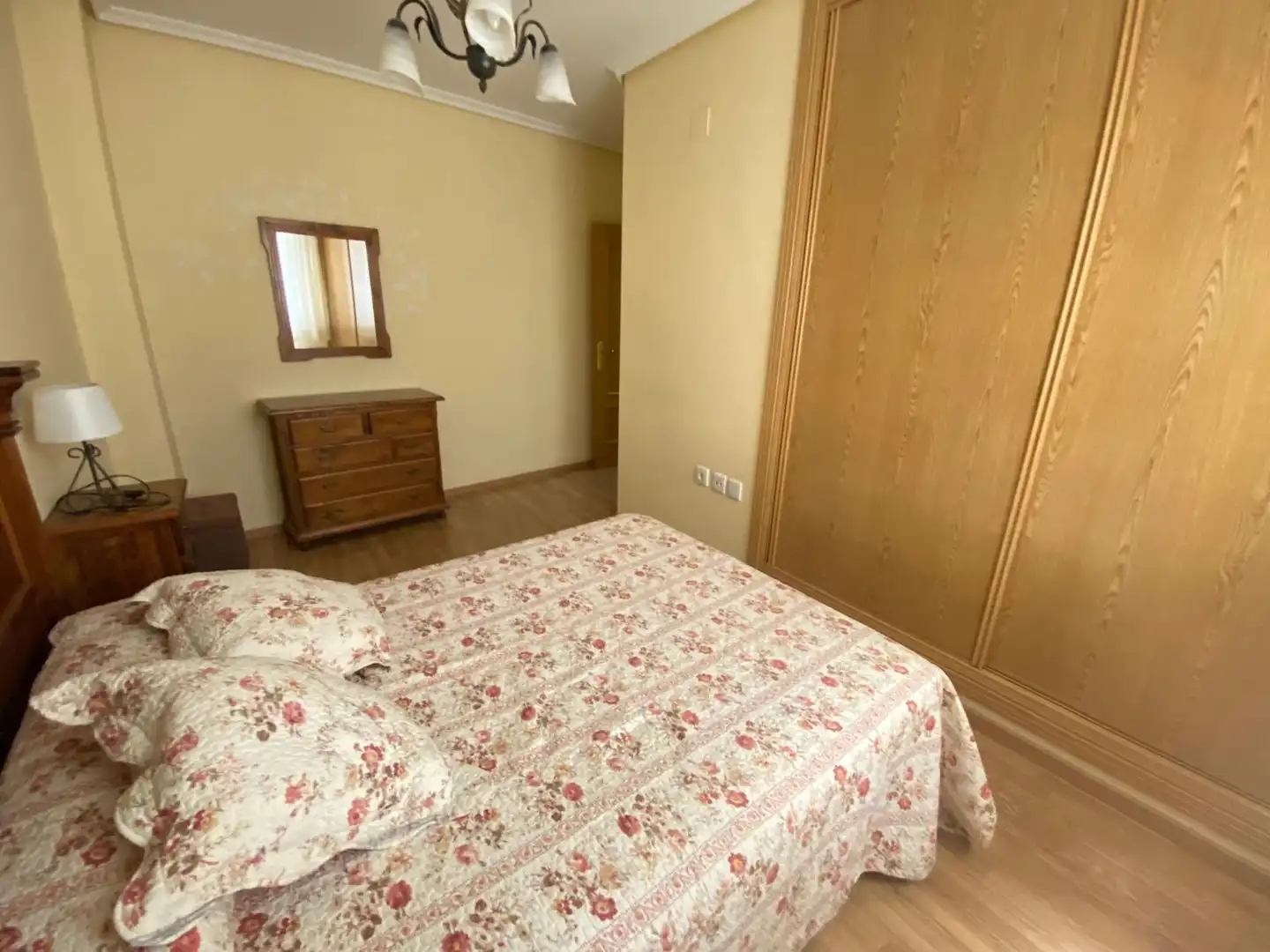 Habitación de Apartamento de alquiler en Albacete con Calefacción, Parquet y Amueblado