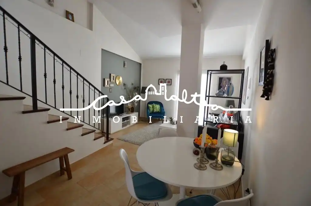 Sala d'estar de Dúplex de lloguer en Altea amb Aire condicionat, Traster i Moblat