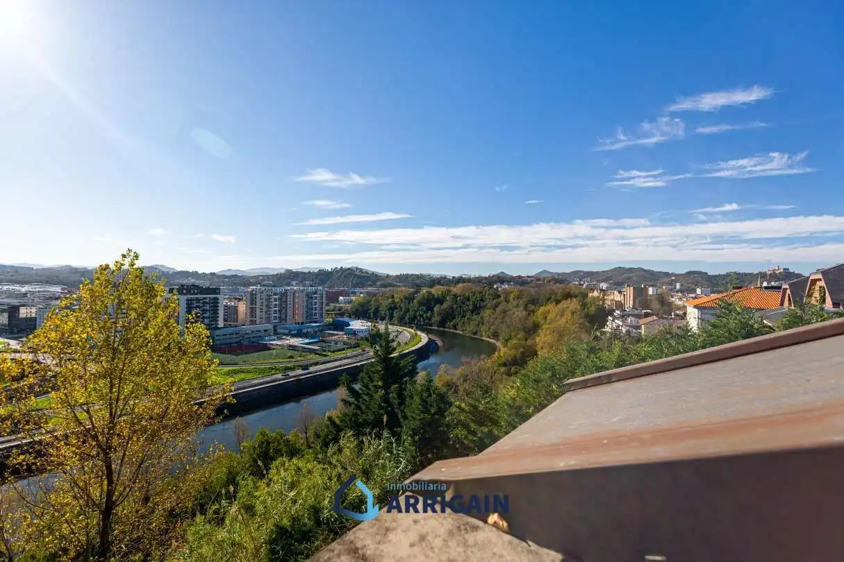 Vista exterior de Casa adosada en venda en Donostia - San Sebastián  amb Calefacció, Jardí privat i Terrassa