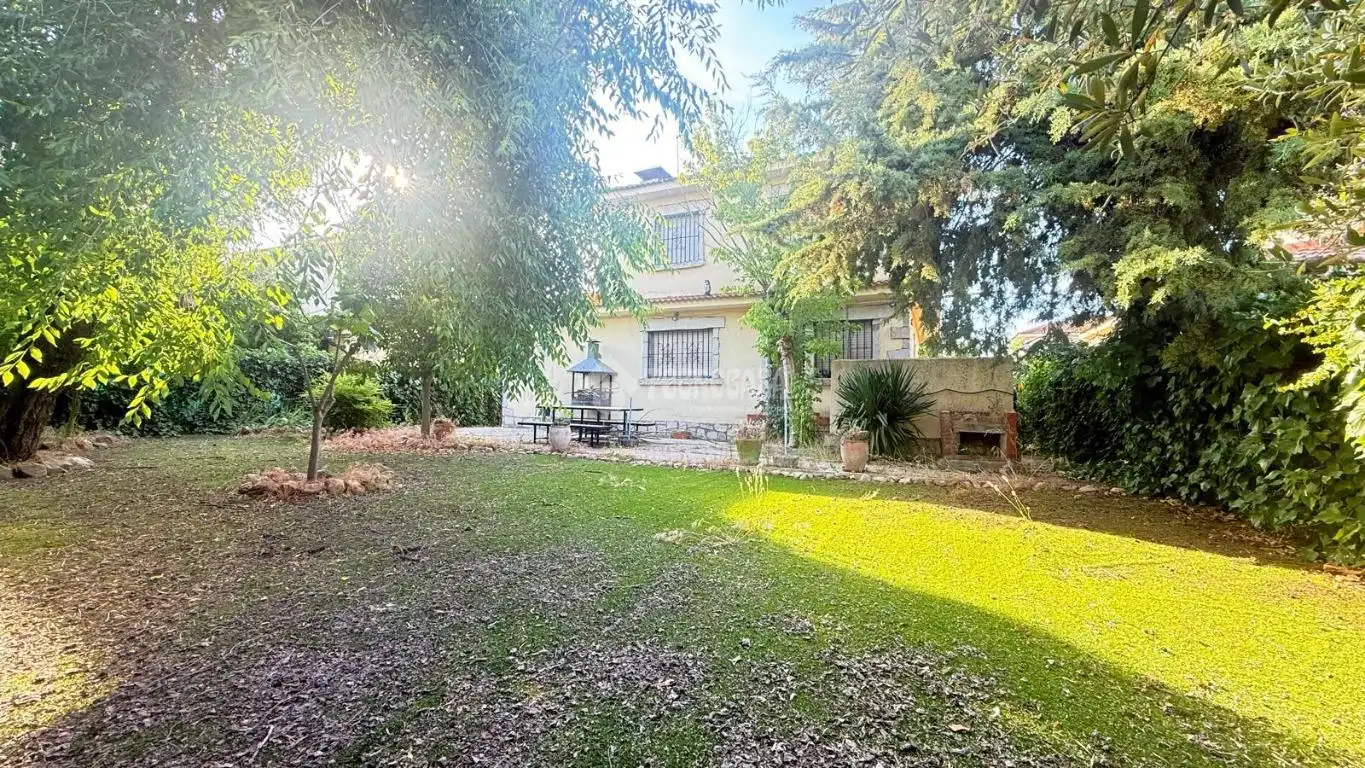Jardín de Casa adosada en venta en Camarena con Calefacción, Trastero y Piscina comunitaria
