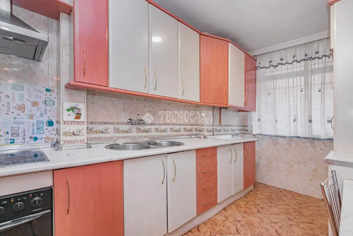 Cuina de Pis en venda en Granada amb Balcó