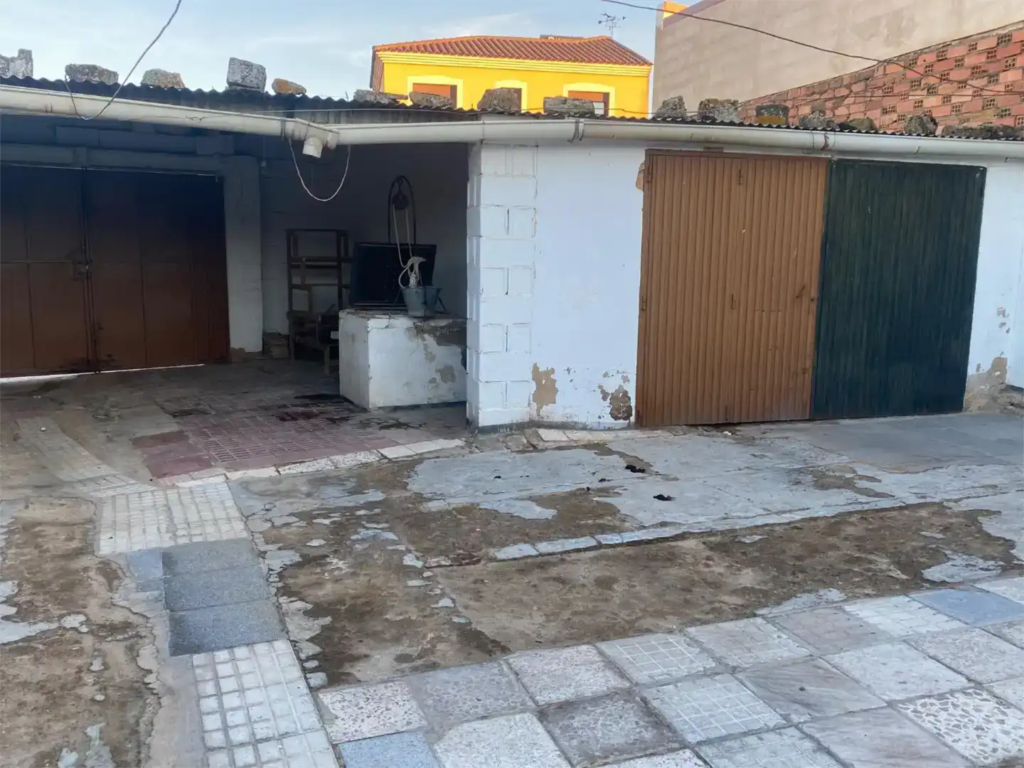 Vista exterior de Planta baja en venta en Mirandilla