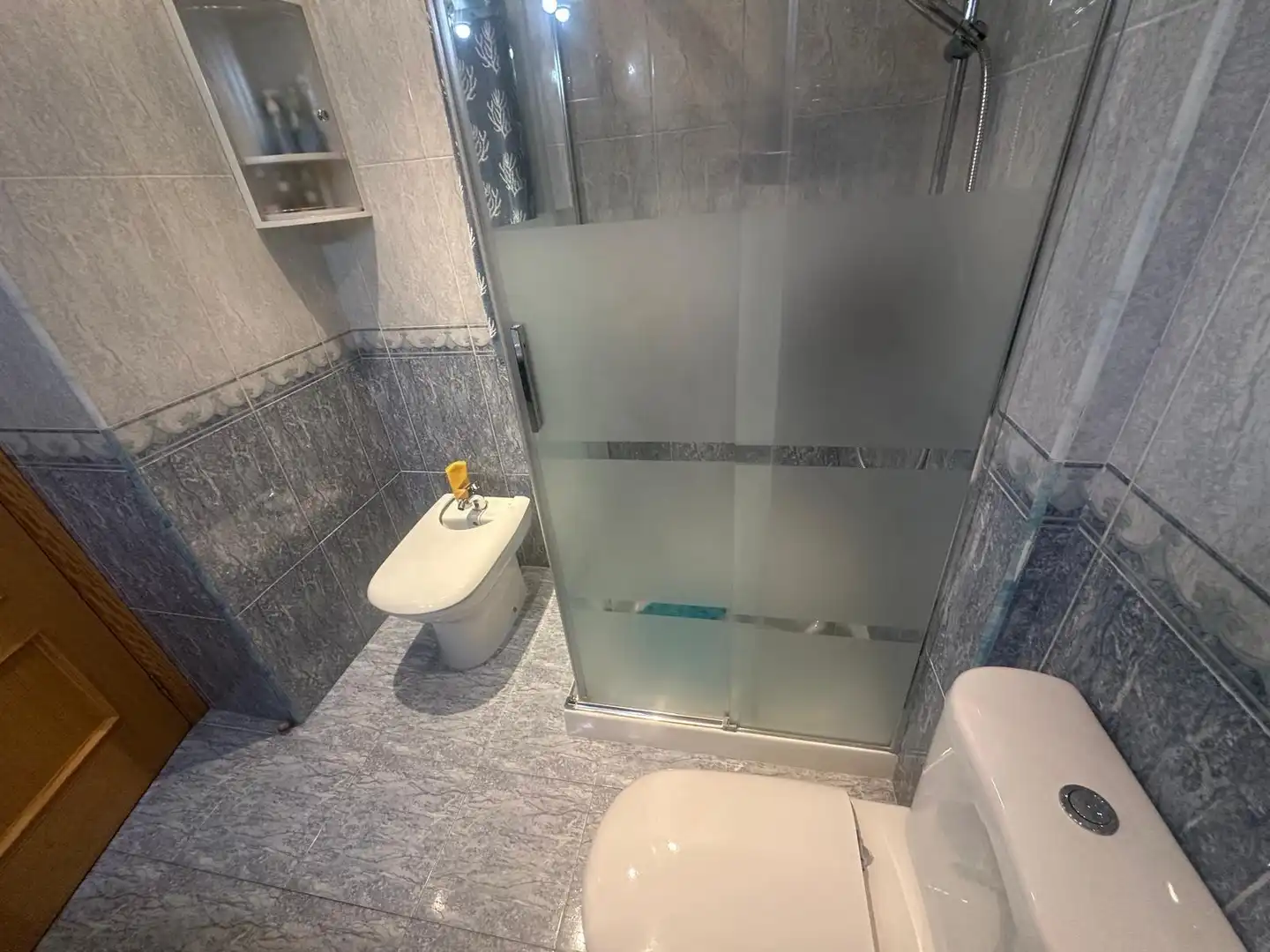 Badezimmer von Erdgeschoss zum Verkauf in Elda mit Klimaanlage