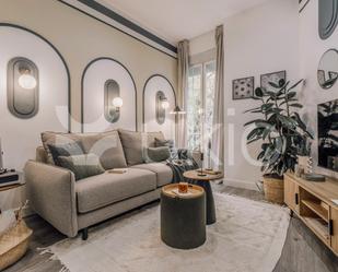 Sala d'estar de Apartament de lloguer en  Madrid Capital amb Aire condicionat, Calefacció i Moblat