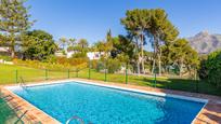 Piscina de Casa o xalet en venda en Marbella amb Aire condicionat, Calefacció i Jardí privat