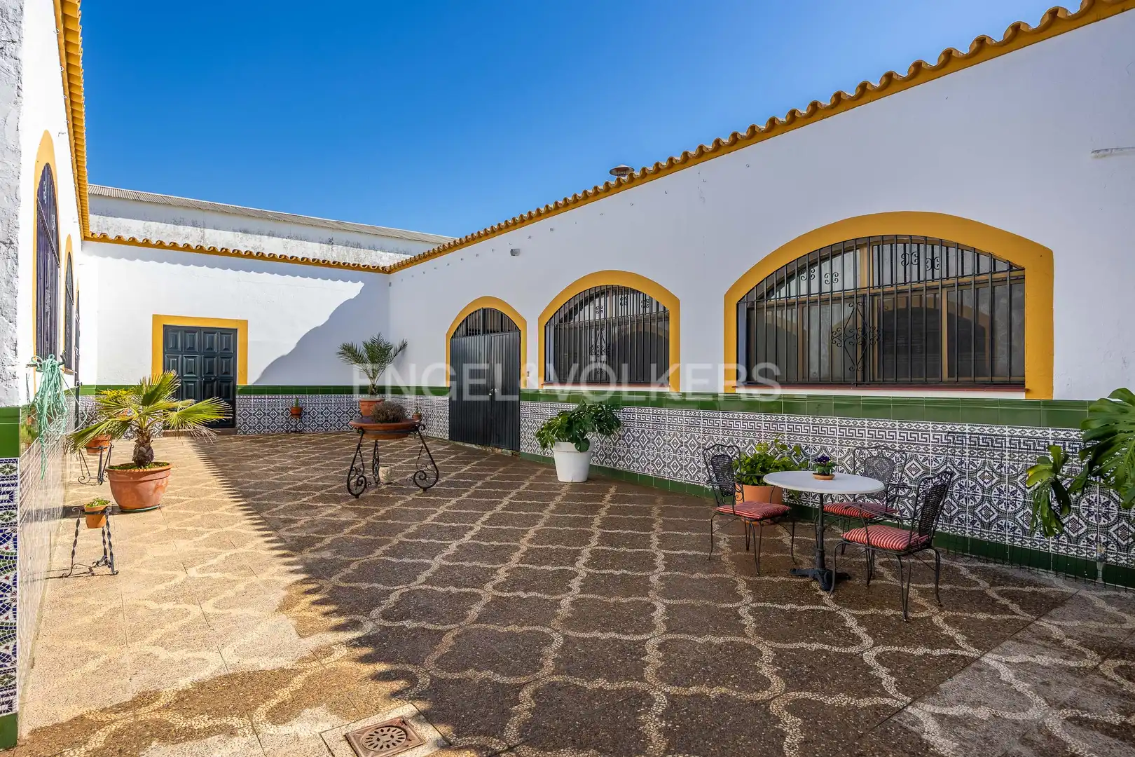 Vista exterior de Casa o chalet en venta en Alcalá de Guadaira con Calefacción y Jardín privado