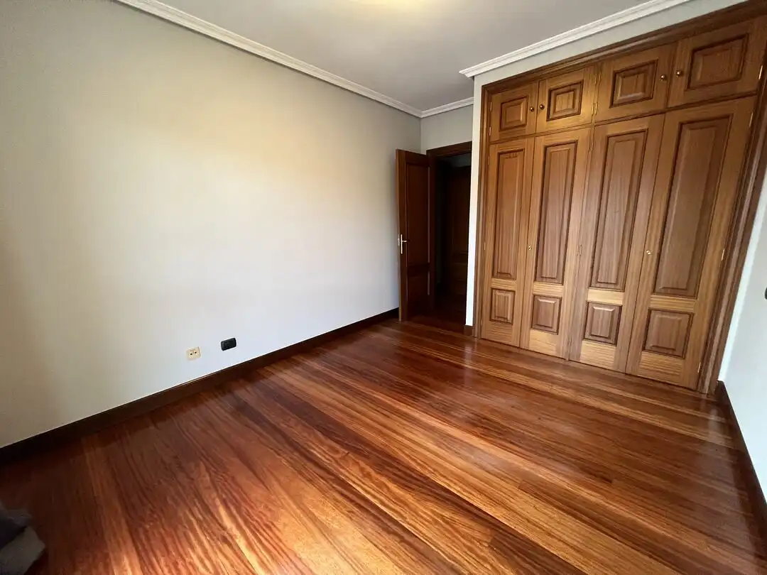 Schlafzimmer von Wohnung zur Miete in Leioa mit Heizung, Privatgarten und Abstellraum