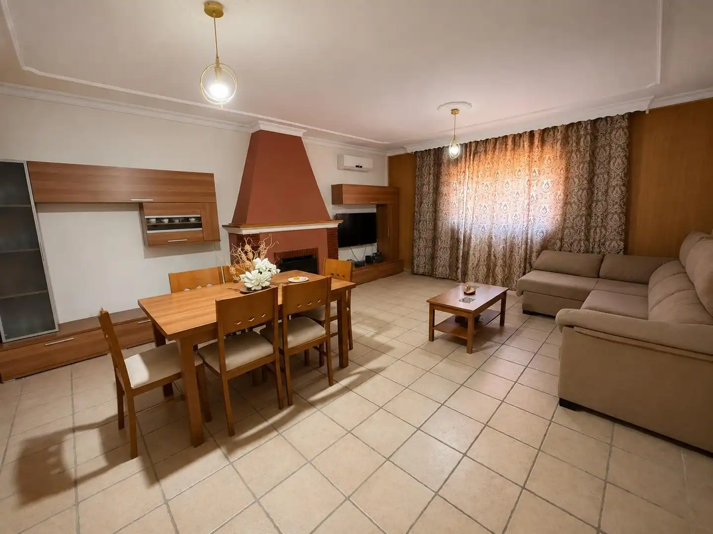 Sala d'estar de Casa o xalet en venda en La Línea de la Concepción amb Aire condicionat, Jardí privat i Traster