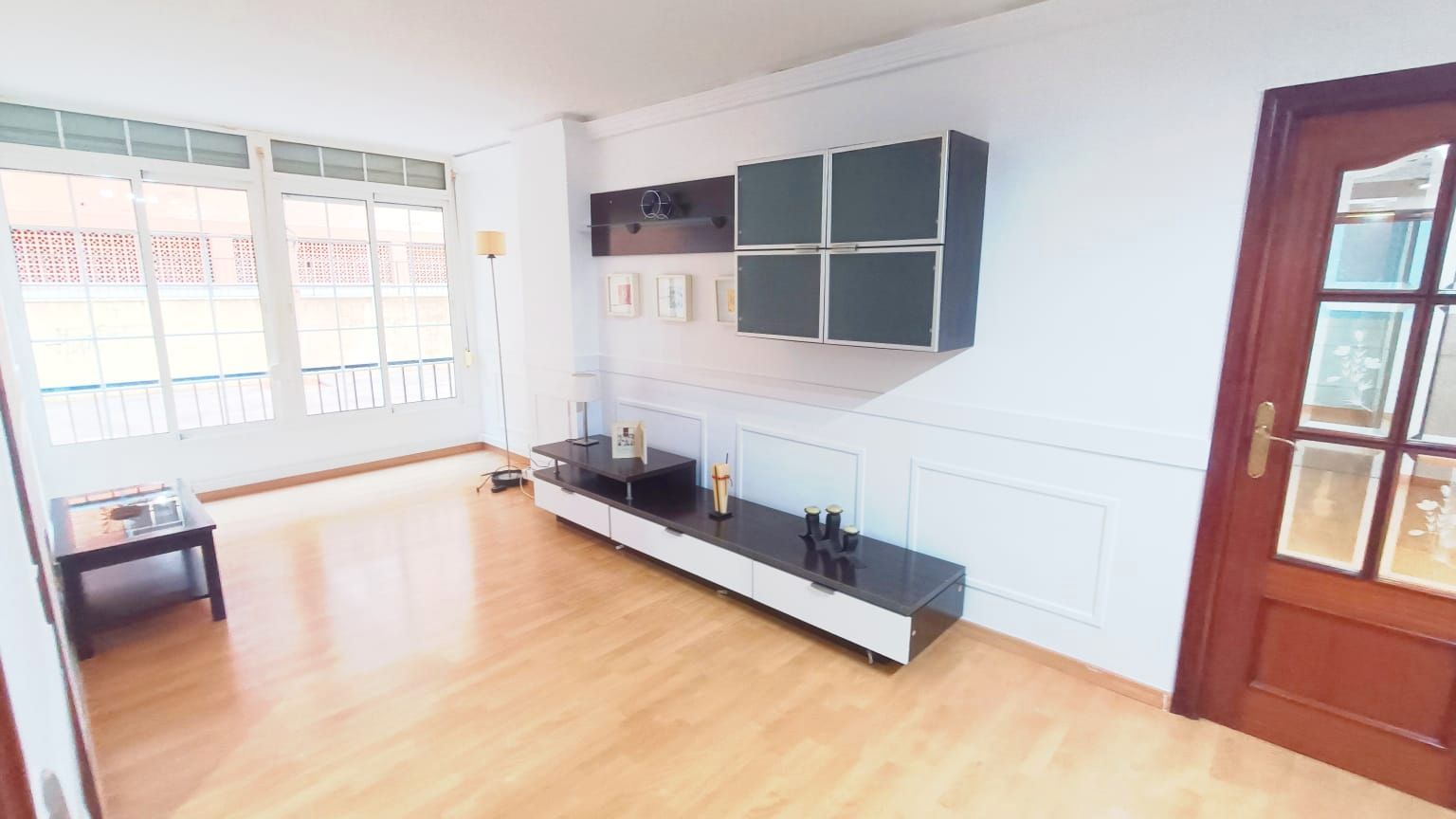 Living room of Flat for sale in Badalona  with Parquet flooring and Furnished