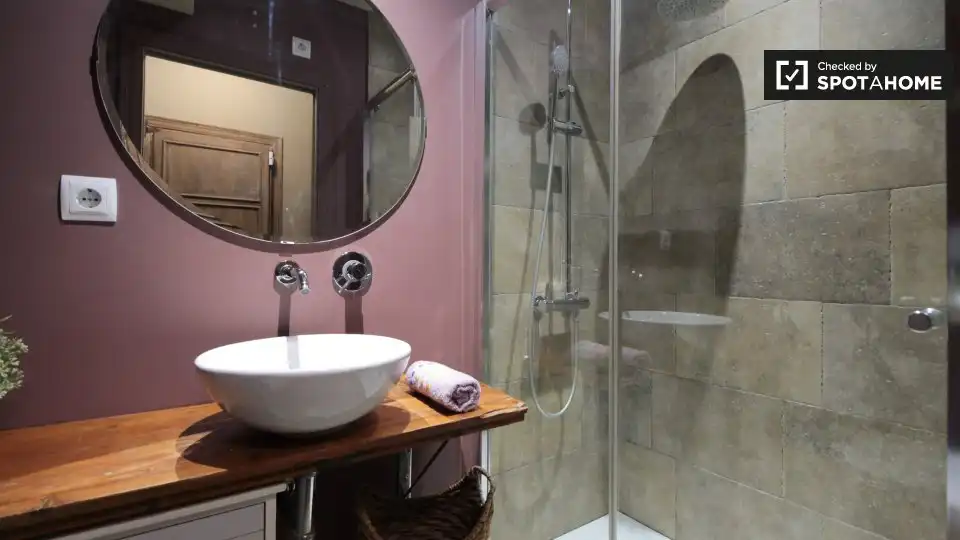 Habitació a Sant Pere, Sta. Caterina i la Ribera