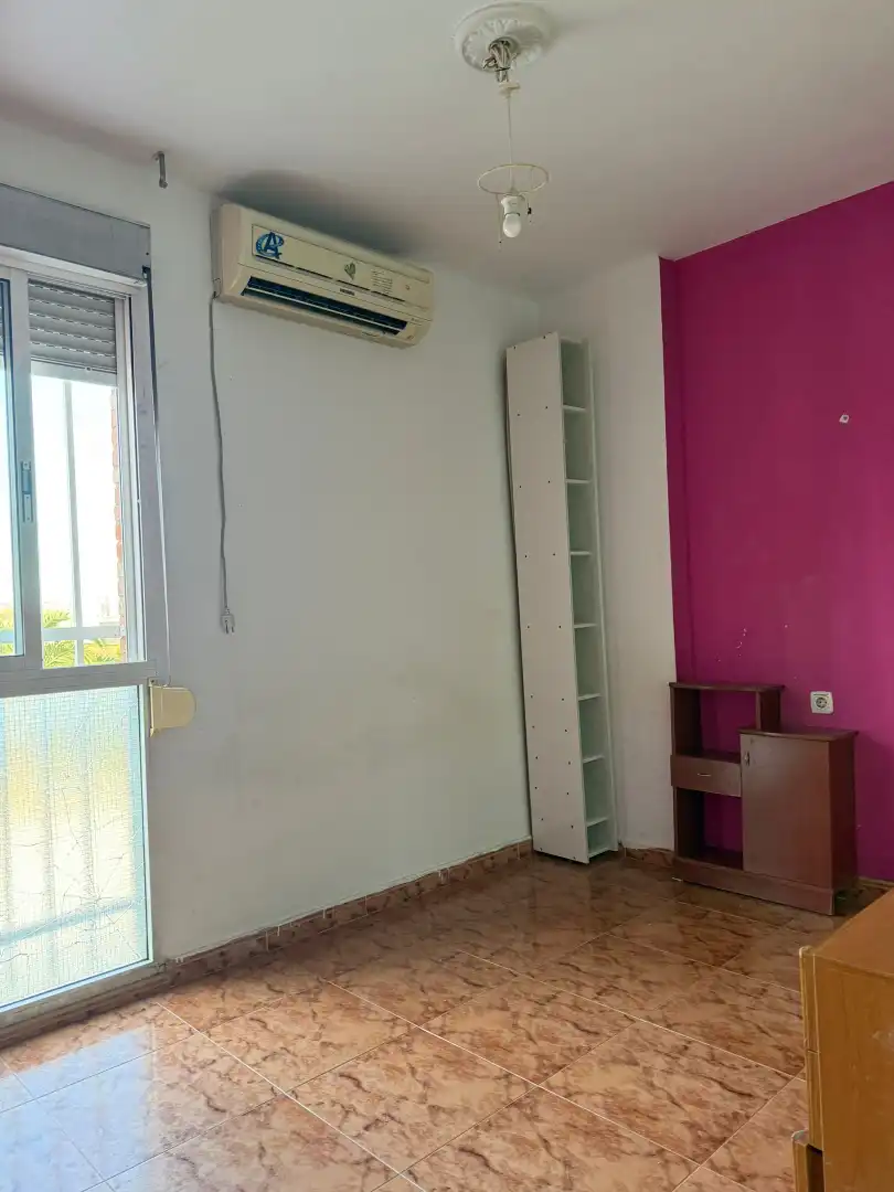 Schlafzimmer von Wohnung zum Verkauf in Sevilla mit Klimaanlage und Terrasse