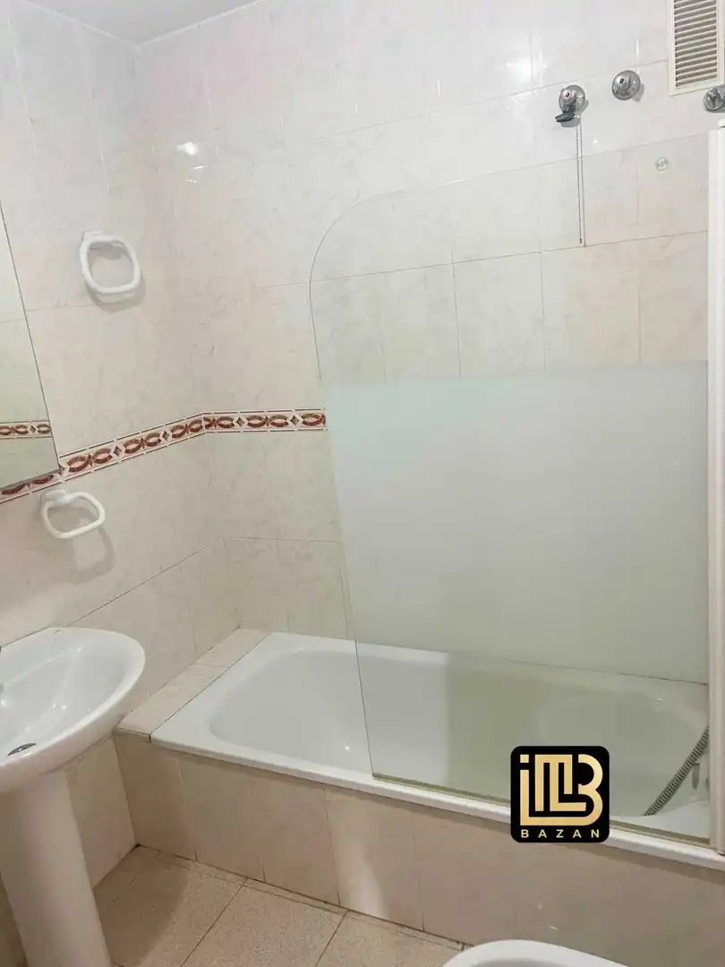 Baño de Piso de alquiler en Mijas con Aire acondicionado, Terraza y Amueblado