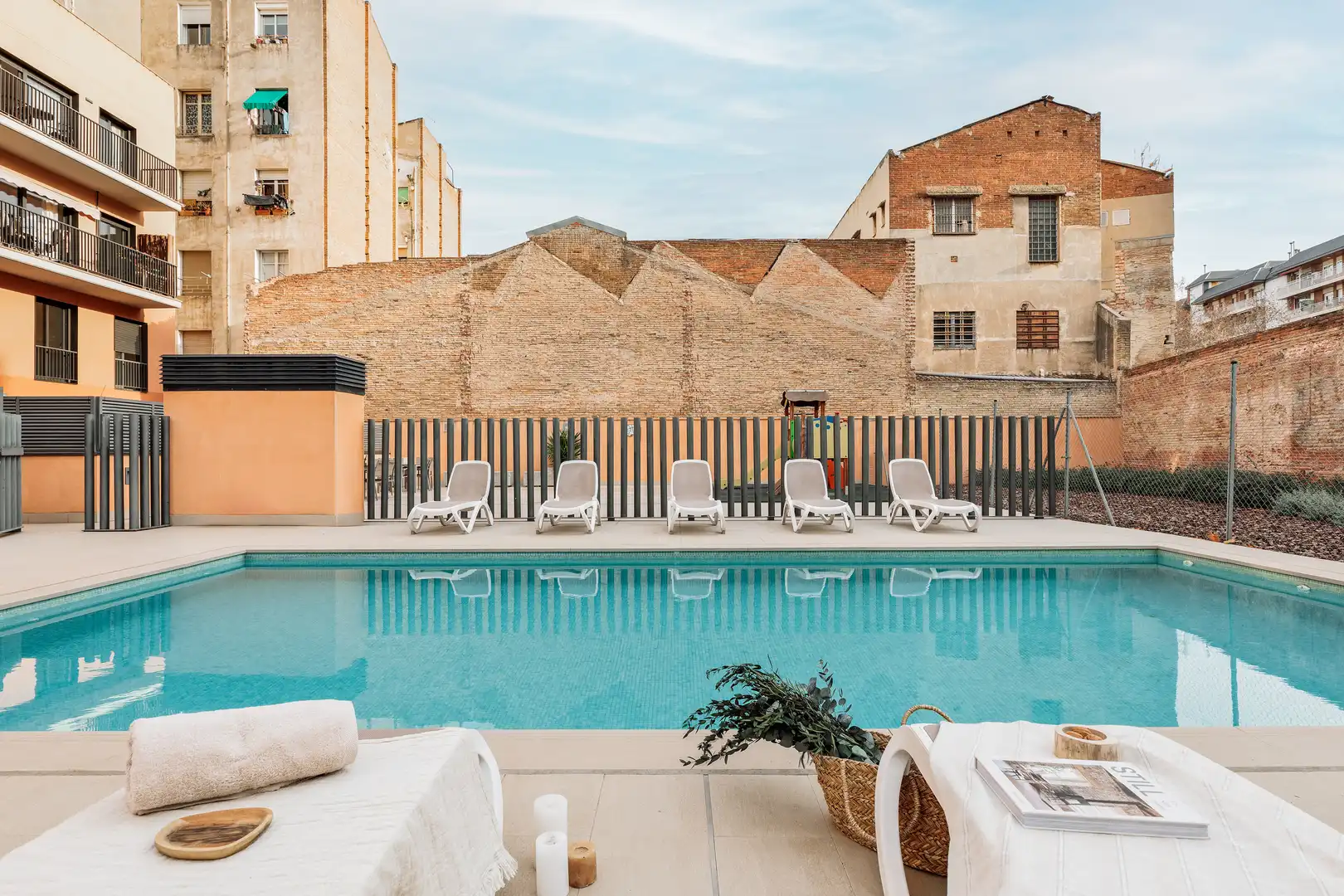 Swimming pool of Apartments for rent in Barcelona  with Air Conditioner, Heating and Terrace