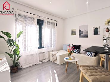Flat with lift for sale in Calle de la del Manojo de Rosas