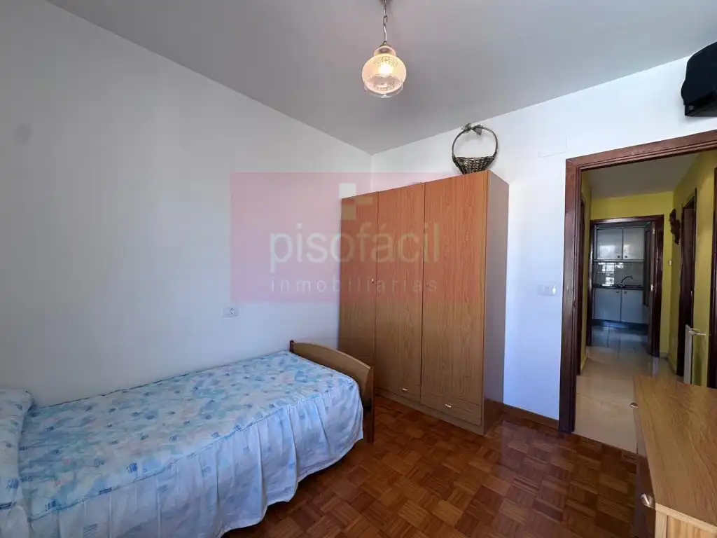Bedroom of Flat for sale in Lugo