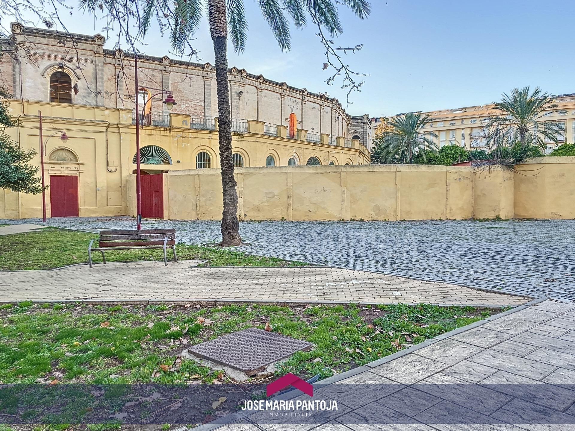 Vista exterior de Pis en venda en Jerez de la Frontera amb Balcó