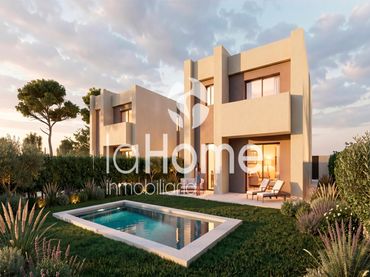 Detached house with balcony for sale in Calle Miguelete