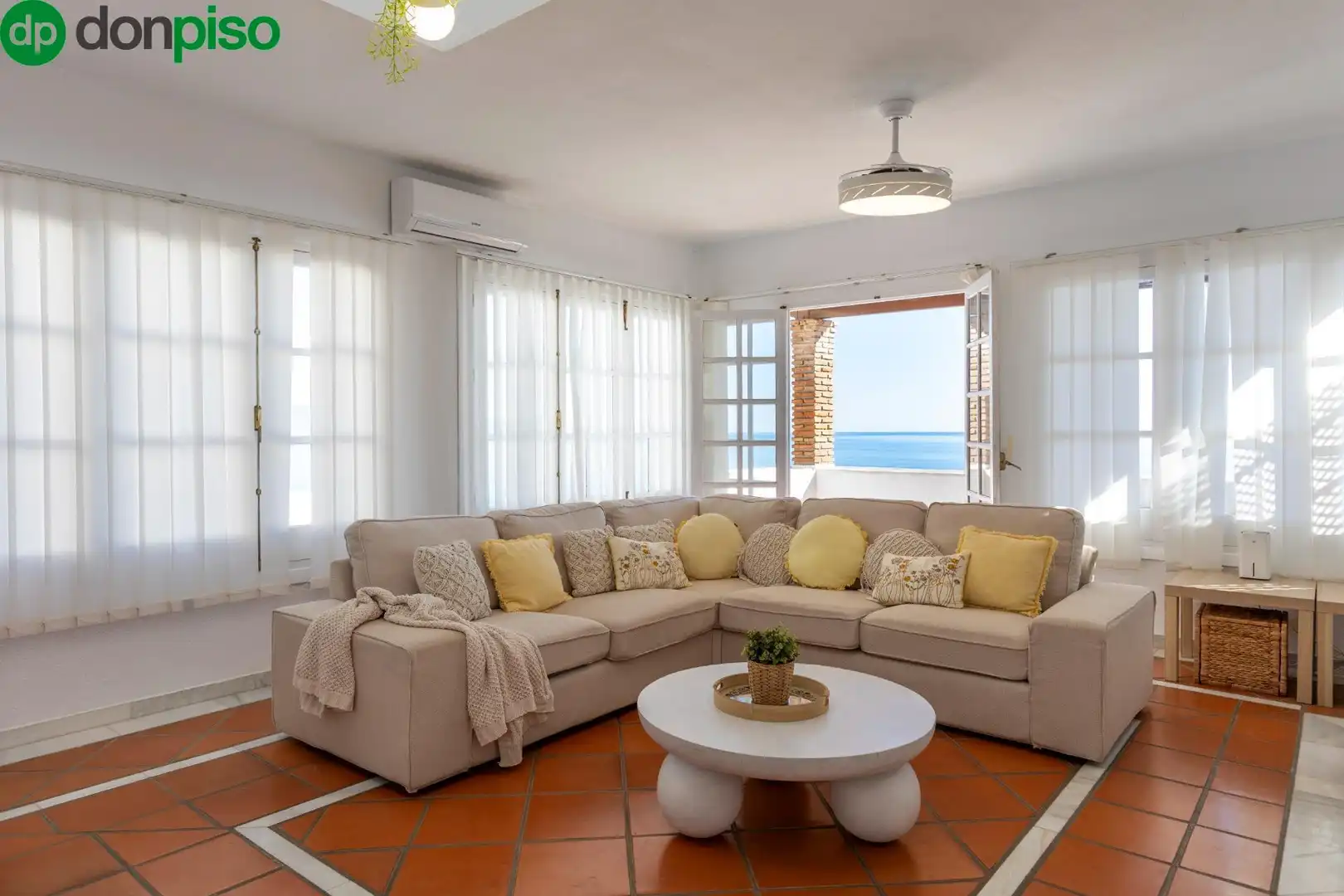 Living room of Houses for sale in Almuñécar  with Air Conditioner, Heating and Private garden