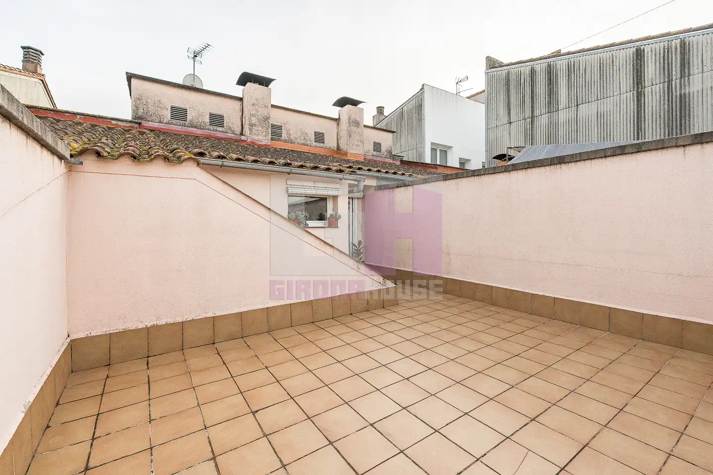 Terraza de Dúplex en venta en Salt con Calefacción, Terraza y Amueblado