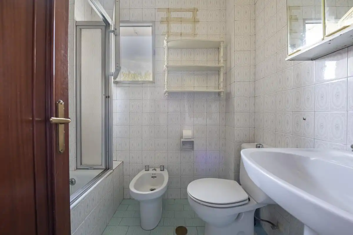 Baño de Piso en venta en Madrid con Calefacción, Jardín privado y Terraza