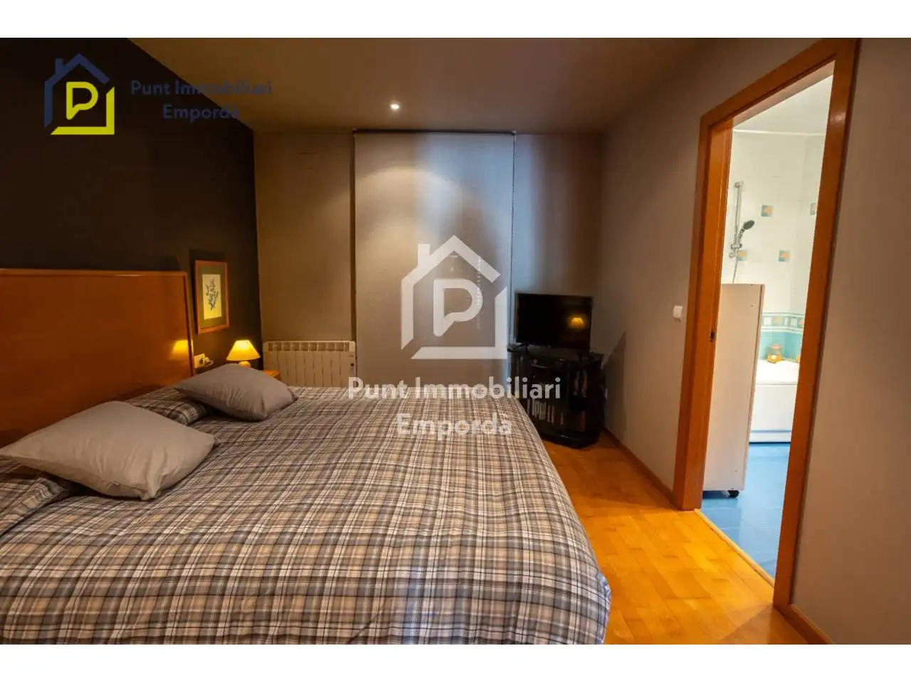 Exterior view of Houses for sale in Figueres  with Air Conditioner, Heating and Private garden