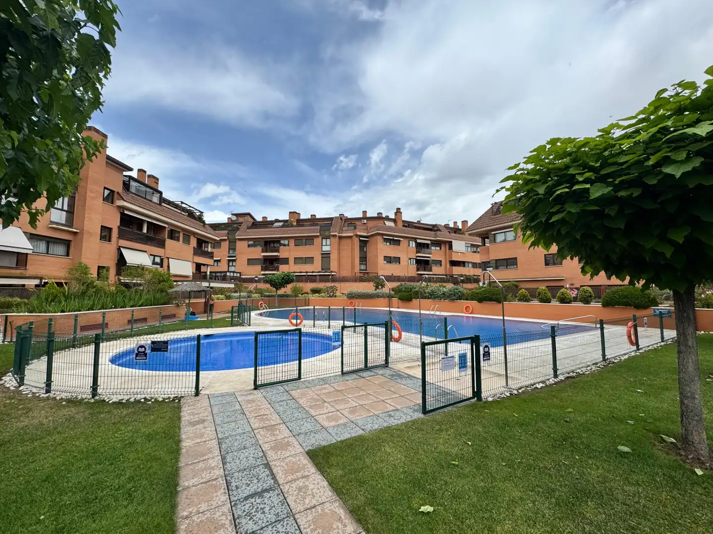 Schwimmbecken von Erdgeschoss zum Verkauf in Las Rozas de Madrid