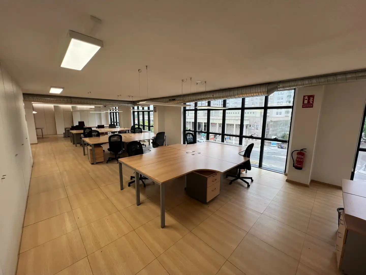 Oficina de alquiler en A Coruña Capital  con Aire acondicionado, Calefacción y Amueblado