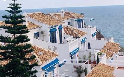 Vista exterior de Pis en venda en Torrox amb Aire condicionat, Terrassa i Piscina