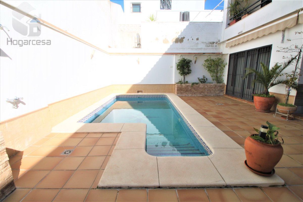 Piscina de Casa o xalet en venda en La Rinconada amb Aire condicionat, Calefacció i Terrassa