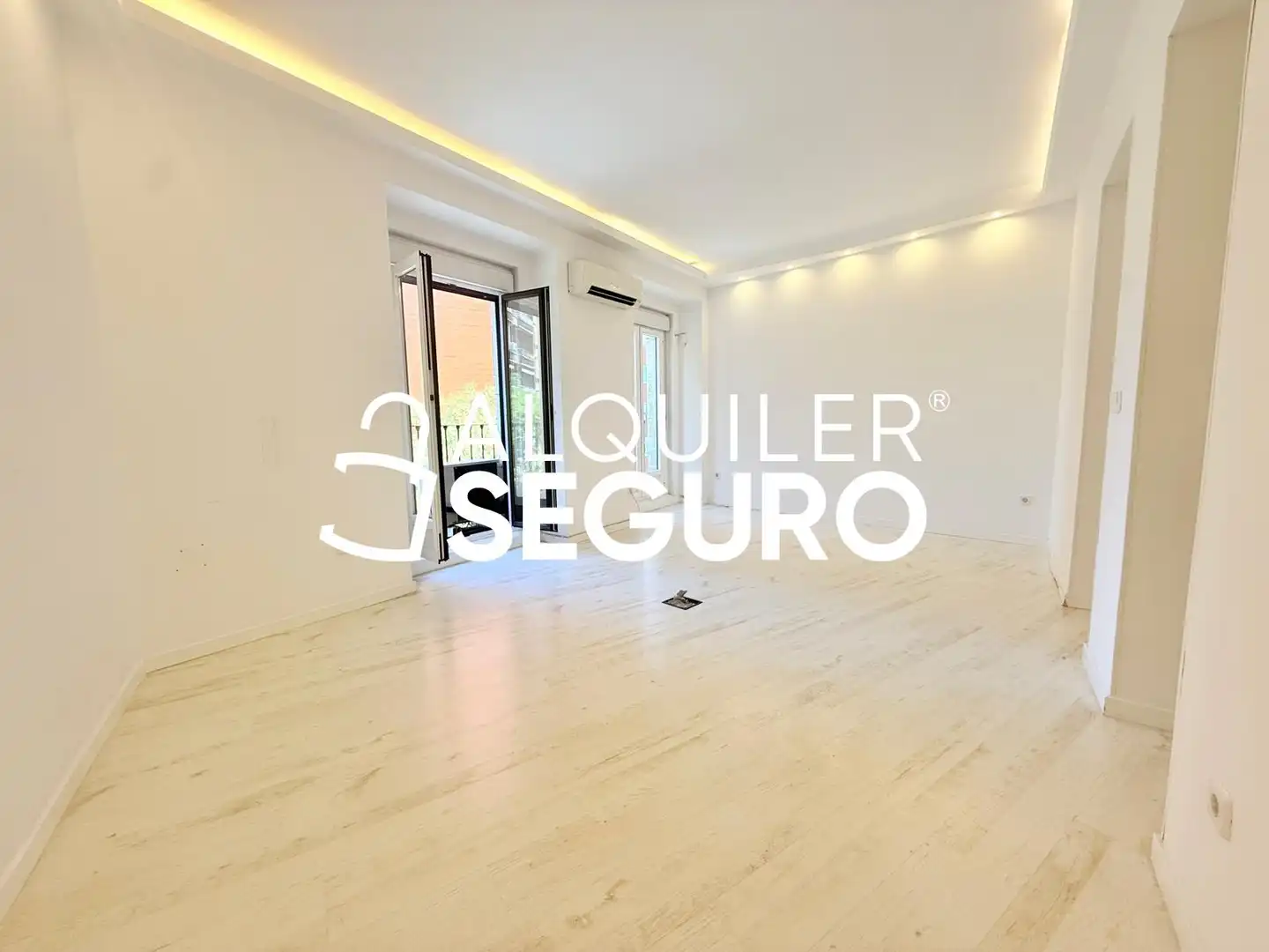 Living room of Flat for rent in Madrid  with Air Conditioner and Heating