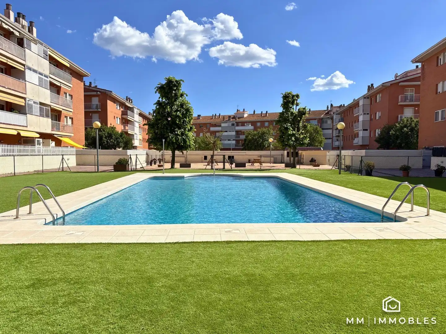 Piscina de Piso en venta en Canovelles con Aire acondicionado, Calefacción y Balcón