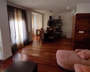 Sala d'estar de Pis de lloguer en  Albacete Capital amb Calefacció, Parquet i Terrassa