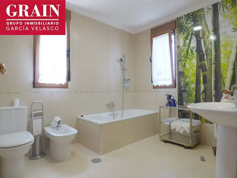 Baño de Casa o chalet en venta en Albacete con Aire acondicionado, Calefacción y Jardín privado