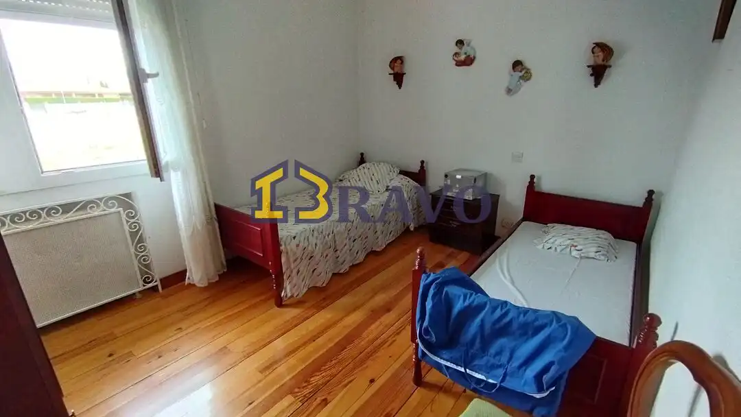 Dormitori de Casa o xalet en venda en Medina de Pomar amb Calefacció, Jardí privat i Piscina