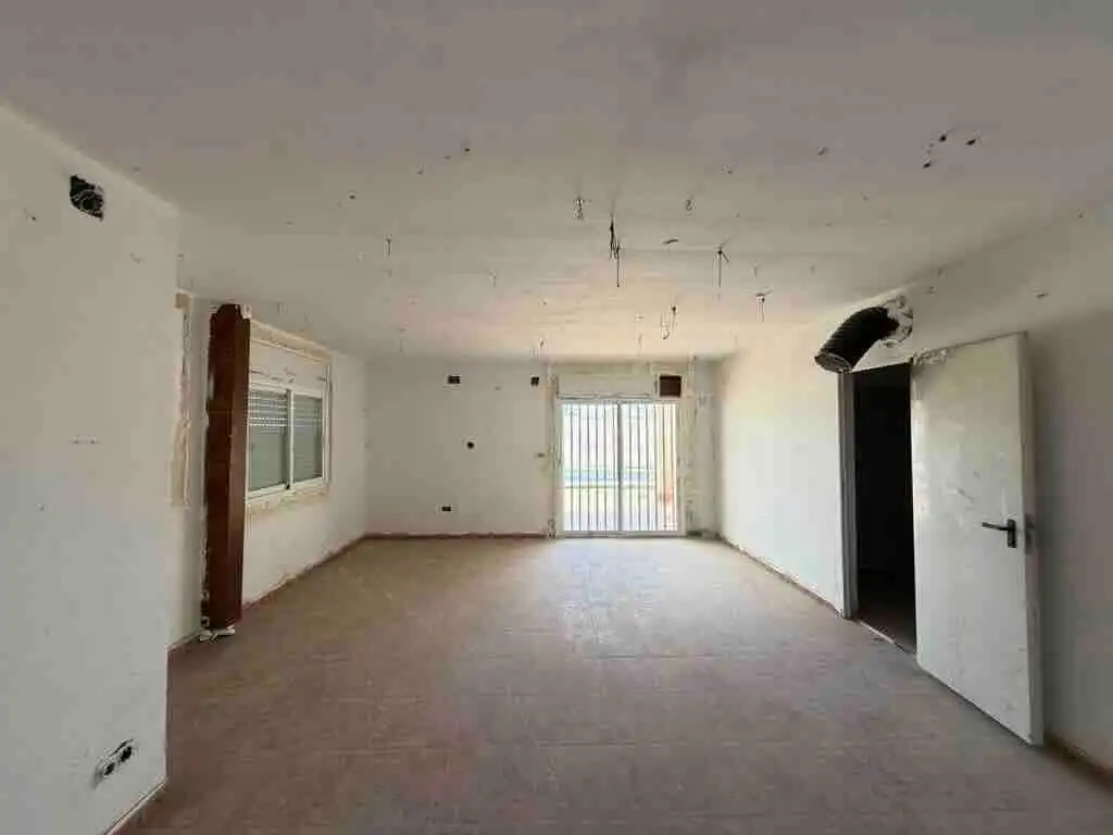 Casa aparellada en venda a C/ Menorca, imagen 2