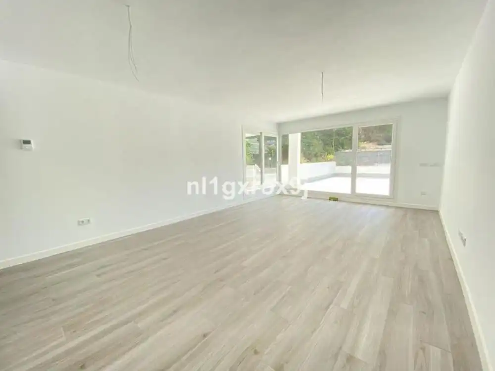 Sala de estar de Planta baja en venta en Benahavís con Aire acondicionado, Terraza y Trastero