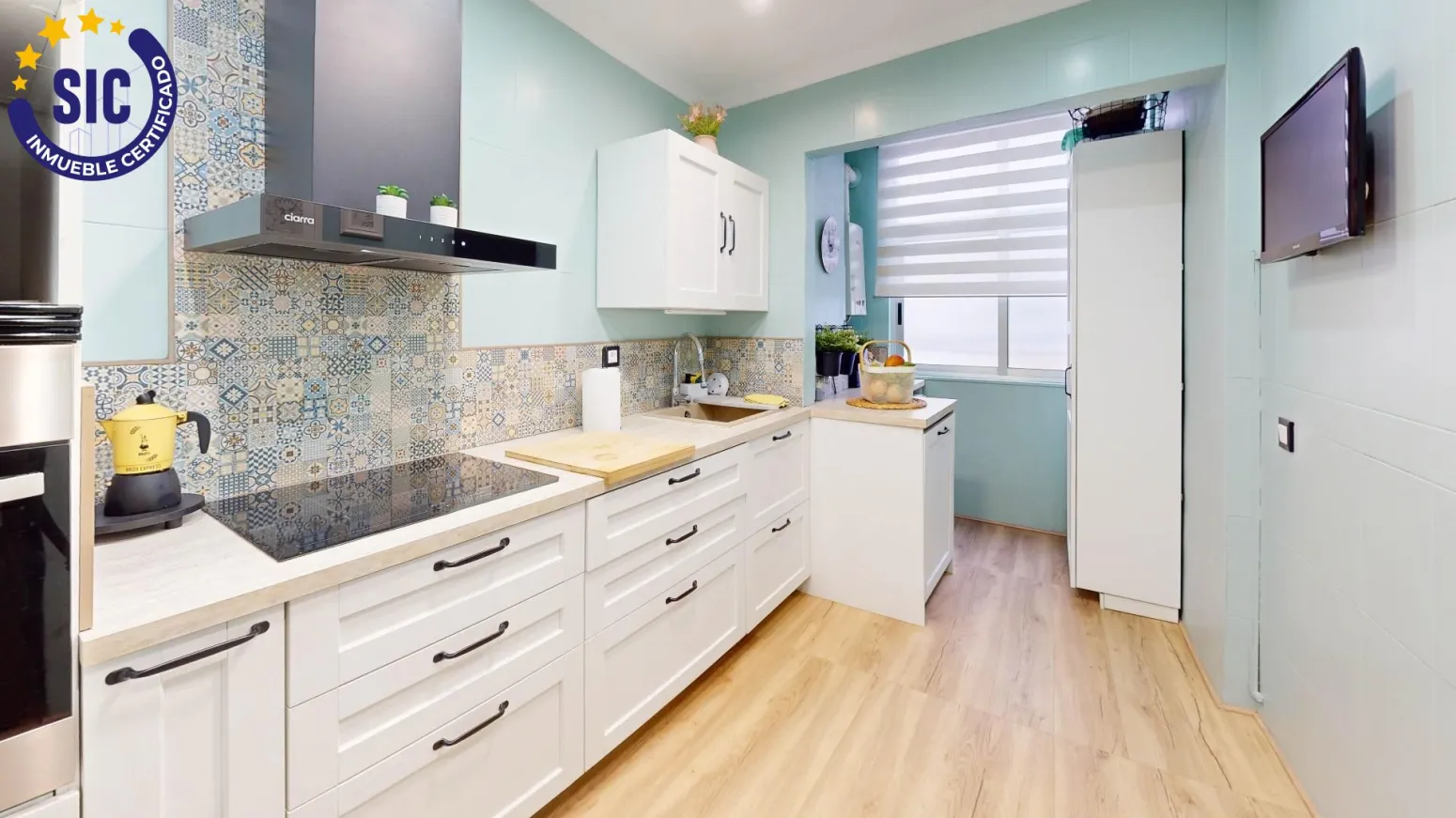 Kitchen of Flat for sale in  Valencia Capital  with Air Conditioner