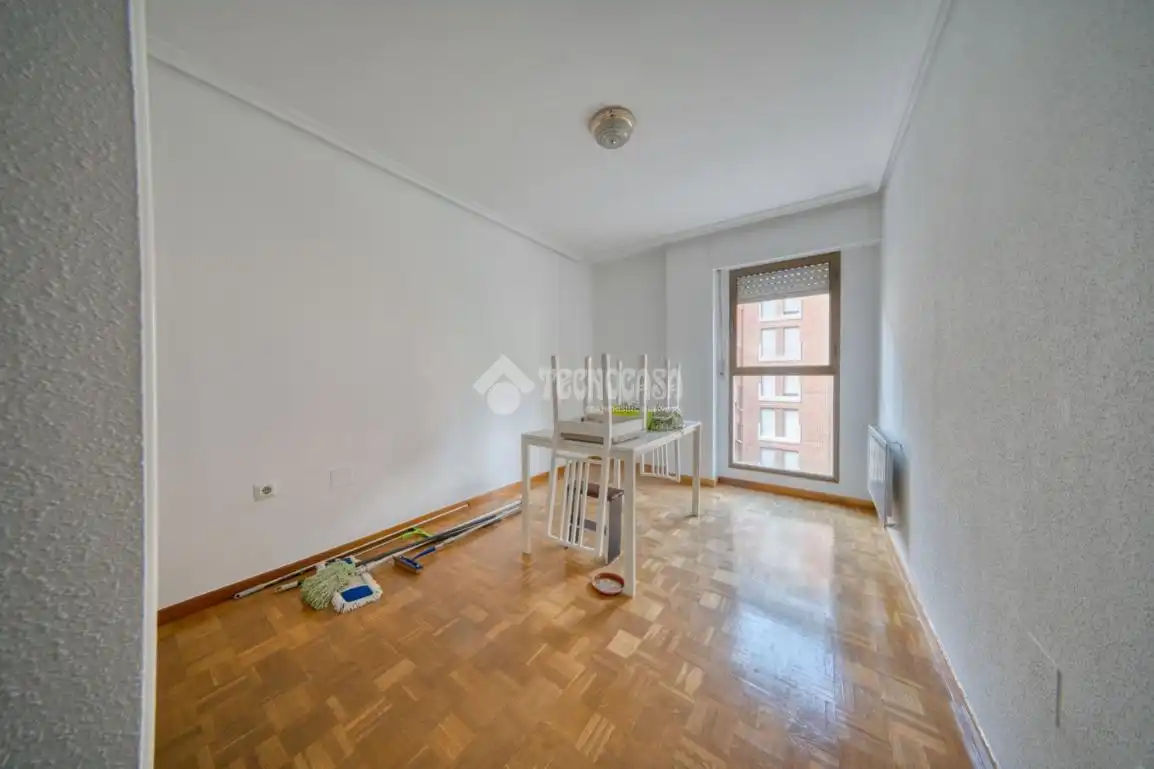 Bedroom of Flat for sale in Valladolid  with Heating
