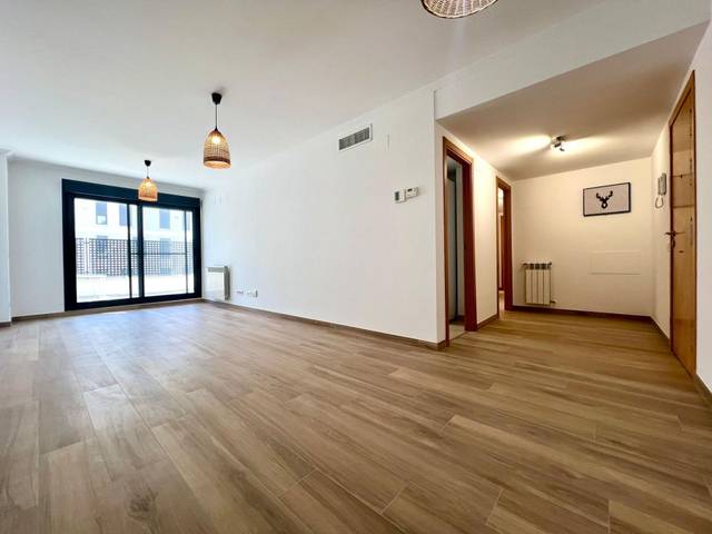 Planta baja en Alquiler en Avenida MAGNÒLIES, DE LES en Núcleo Urbano