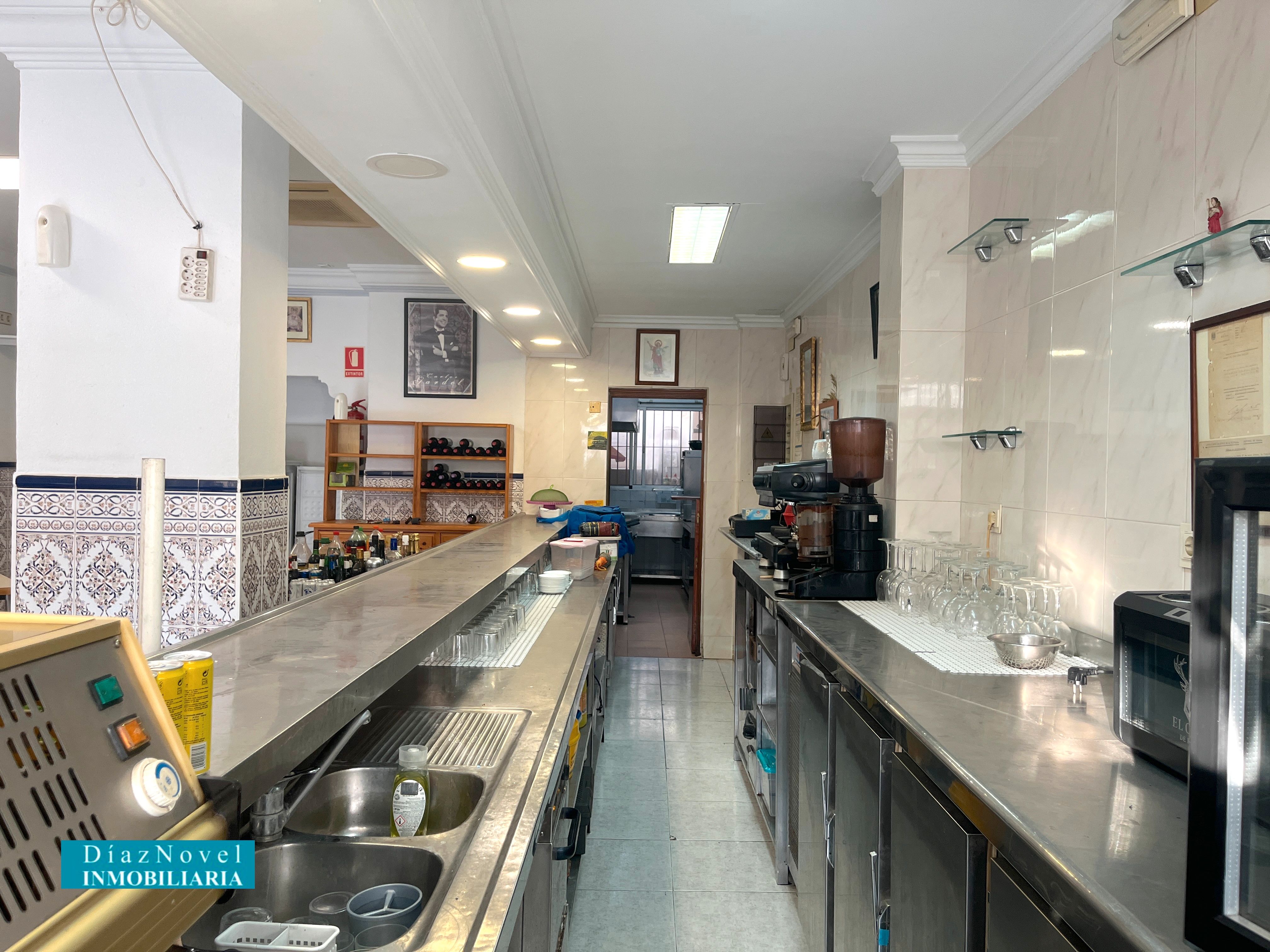 Cuina de Local en venda en Rincón de la Victoria amb Aire condicionat i Moblat