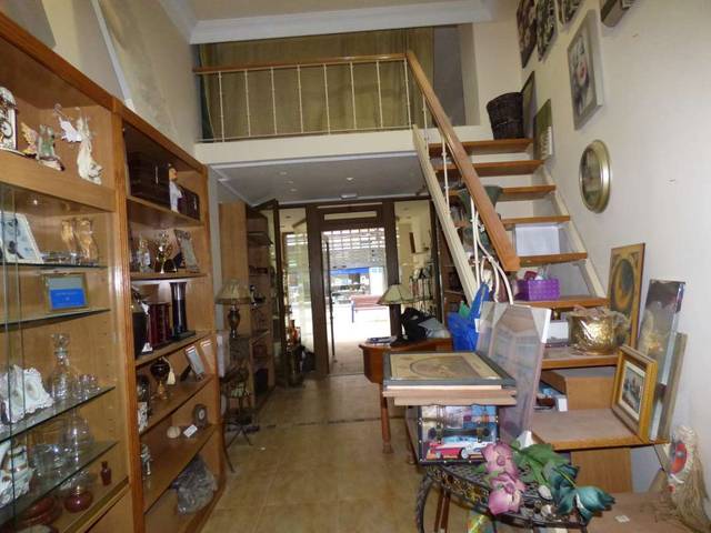 Local comercial en Alquiler en Gregorio Uzquiano en Centro