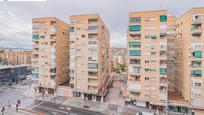 Vista exterior de Pis en venda en  Granada Capital amb Terrassa i Balcó