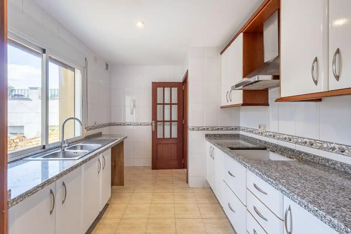 Kitchen of Flat for rent in Granada  with Air Conditioner and Heating