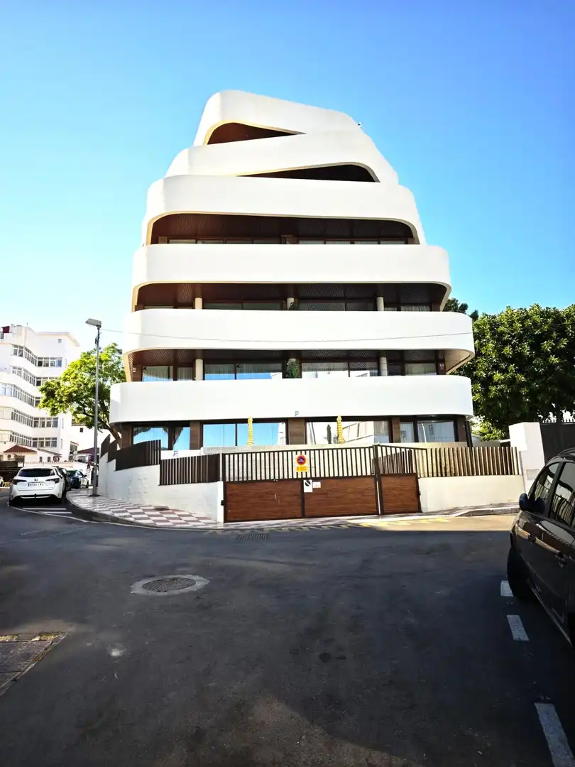 Vista exterior de Apartament en venda en Benalmádena amb Aire condicionat, Terrassa i Traster