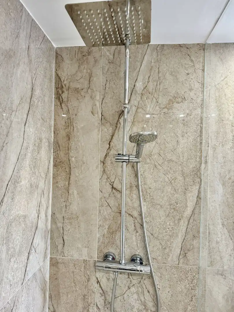 Bathroom of Flat for sale in Benahavís  with Air Conditioner, Terrace and Furnished