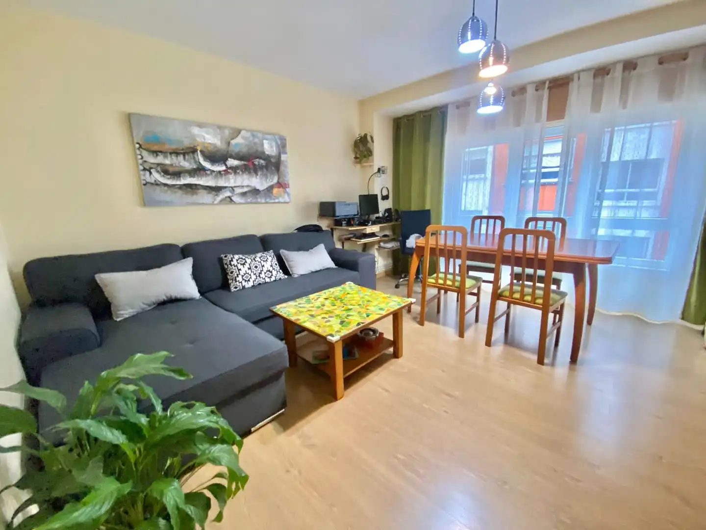 Sala de estar de Piso en venta en Arteixo con Calefacción, Parquet y Trastero