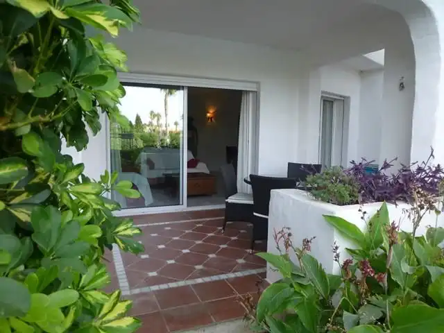 Apartment with pool to rent in Calle la Caleta 3