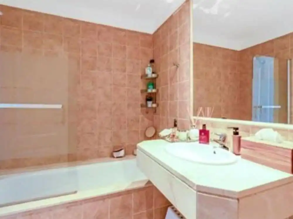 Badezimmer von Dachboden zur Miete in Benahavís mit Klimaanlage, Heizung und Terrasse